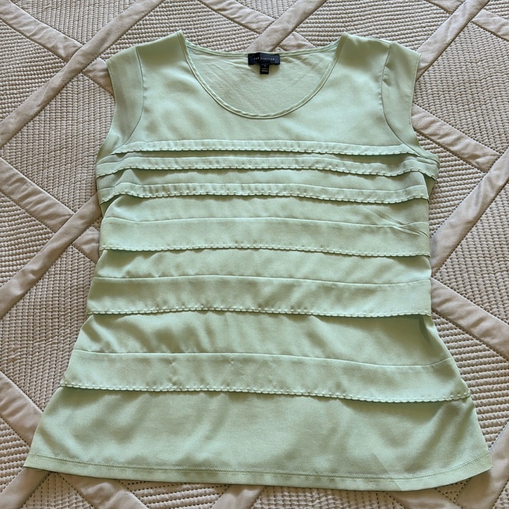 2/$10 The Limited Ruffled Cap Sleeve Blouse Top Sz S Pale Green - Picture 1 of 7
